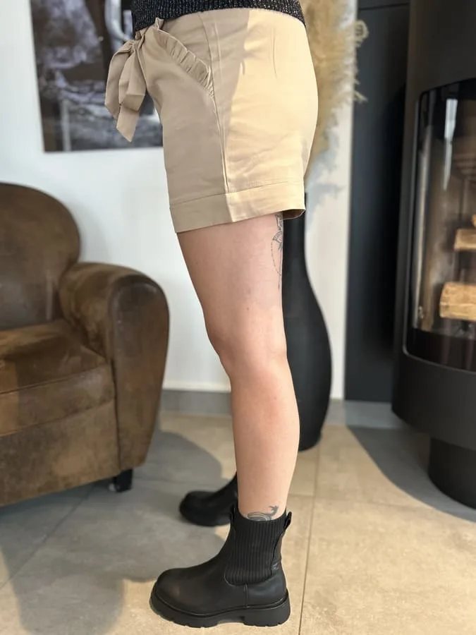 Short beige Liam, coupe courte et tendance pour l'été